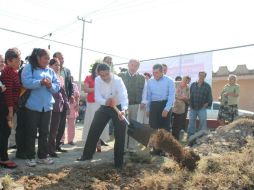 El alcalde Ramriro Hernández durante el comienzo de las obras. ESPECIAL /