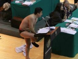 'Así están despojando a la nación. ¿Dónde está el beneficio?', dice el legislador. Foto: @Maura_Arredondo. ESPECIAL /