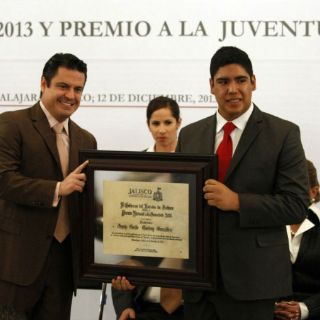 Gobierno estatal congratula a sus ciudadanos destacados