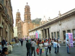 El centro histórico de Zacatecas tiene un alto movimiento social y económico. ARCHIVO /