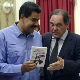 Oliver Stone realizará película sobre Hugo Chávez