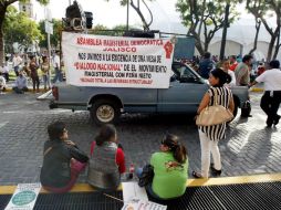 Esta semana, la Asamblea Magisterial Democrática volvió a aparecer en las calles para manifestarse contra la reforma educativa. ARCHIVO /