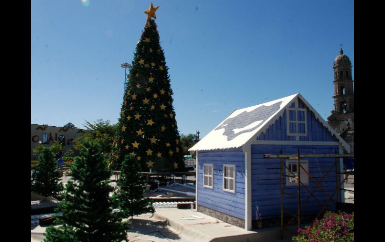 Imagen de los trabajos de la villa navideña en Zapopan. ESPECIAL /