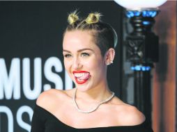 La cantante Miley Cyrus no pierde la oportunidad de mostrar su lengua en conciertos, alfombras, presentaciones y en redes sociales.  /