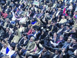 Diputados aprobaron la reforma energética en lo general en la madrugada de ayer; 12 horas después fue avalada en lo particular. EFE /