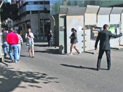 Vista de las vallas metálicas que se colocaron en el Senado. El hijo de López Obrador reconoció que faltó su padre en la movilización.  /