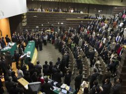 Los diputados votaron a gritos porque en la sede alterna no había tablero electrónico. NTX /