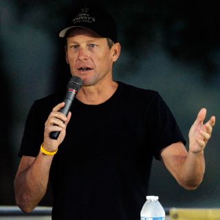 Lance Armstrong hacía trampa antes del dopaje, acusan