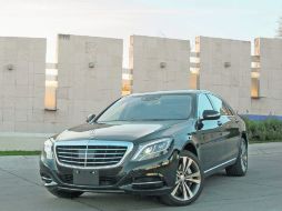 Hecho para el 'patrón', es el asiento posterior derecho, el cual dispone de todas las amenidades para hacer cómodo el trayecto.  /