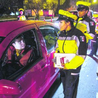Llevan alcoholímetro a carreteras