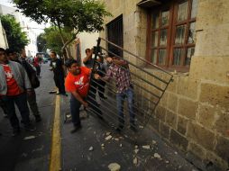 Salvo el altercado en el Congreso en que se arrojaron gases lacrimógenos y el vandalismo, la protesta se mantiene en relativa calma.  /