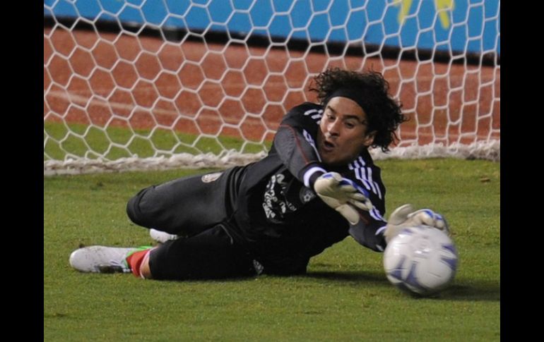 El equipo del portero mexicano continúa en posiciones de descenso en la Liga francesa. ARCHIVO /