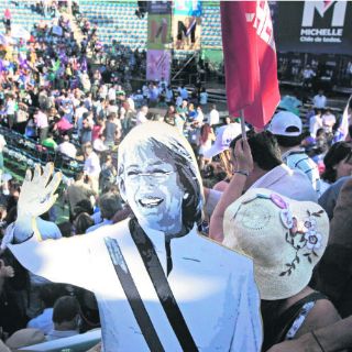 Más de 13.5 millones de chilenos eligen hoy a su presidenta