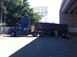 Los inculpados obstruyeron de manera total la Costera Miguel Alemán. TOMADA DE @renecitos.  /