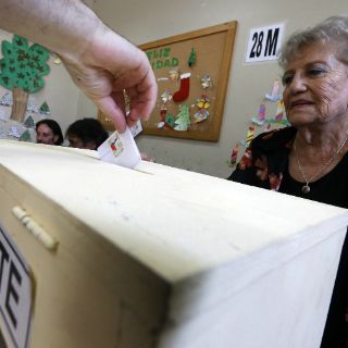Cierran mesas de votación de para elegir presidenta de Chile