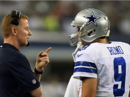 Romo lanzó dos pases que fueron interceptados en los últimos minutos de juego. AP /
