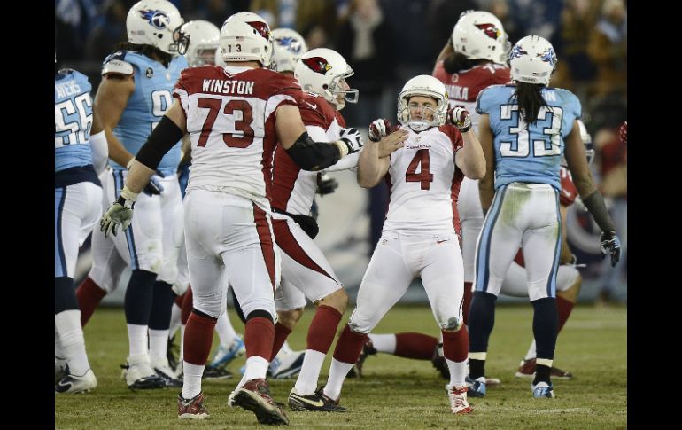 Jay Feely (4) celebra la anotación del gol de campo con el que los Cardenales se llevaron el triunfo. AP /