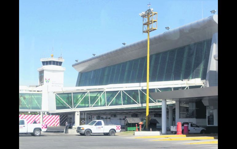 La mayoría de empresas de aerotaxis tienen sus hangares en la parte trasera del Aeropuerto Miguel Hidalgo de Guadalajara.  /