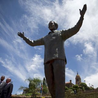 Estatua de Mandela es inaugurada por Zuma