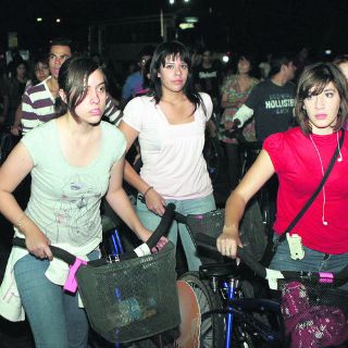 A repartir juguetes en bici