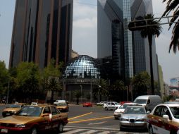 En el mercado cambiario, el peso inicia el día con una ligera apreciación de 0.08 por ciento. ARCHIVO /
