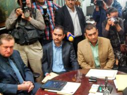 Legisladores del PAN y de MC piden al fiscal (i) acelere las investigaciones por desfalcos en el Congreso.  /