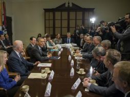 Barack Obama en reunión con directivos de Apple, Twitter, Facebook, Yahoo, Microsoft y Google. AFP /
