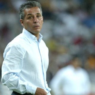 Bueno busca hacerse de Gallardo y Casillas