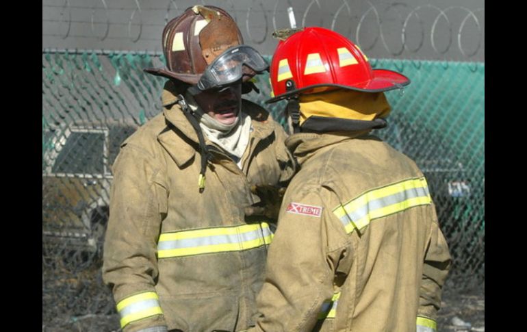 Bomberos de Zapopan y autoridades de la Fiscalía, descubrieron que el menor se encontraba muerto. ARCHIVO /