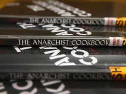 'The Anarchist Cookbook' habla sobre cómo producir drogas, montar explosivos y hasta técnicas de contravigilancia. AFP /