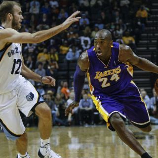 Kobe Bryant anota 21 y Lakers vencen a Grizzlies