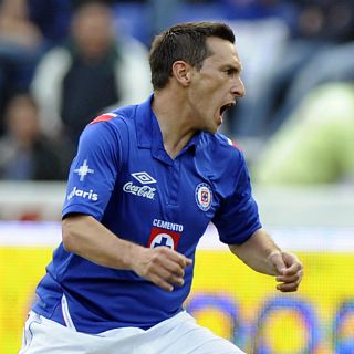 'Chaco' Giménez renueva contrato con Cruz Azul