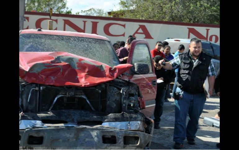 Aspecto de la camioneta con que atropellaron a los jóvenes. SUN /