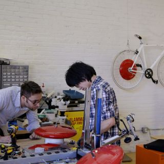 Aparato transforma bicicleta en vehículo híbrido