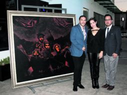 Con la anfitriona.Valentín Vidrios, Mimí Mendoza y Rodrigo Santana.  /