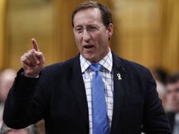 'No es cuestión de descriminalizar o de legalizar la mariguana, sino de ofrecer opciones suplementarias' señaló Peter MacKay. ARCHIVO /