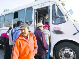 Camión, tren, Macrobús. Pasajeros del transporte público que actualmente pagan seis pesos por traslado en la zona metropolitana.  /