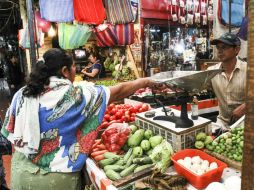 Los salarios mínimos en México alcanzarán los 67.29 pesos en la denominada área ''A'' y 63.77 pesos en el área ''B''. ARCHIVO /