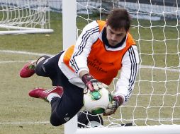 Iker perdió el puesto en el arco merengue y buscaría nuevos aires. EFE /