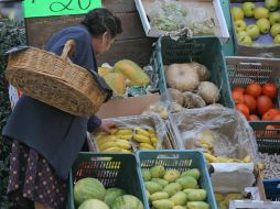 Amas de casa dicen que el salario actual no alcanza para cubrir la canasta básica, y que el incremento pactado no servirá. SUN /