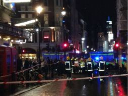 El departamento de bomberos ya envió grúas a la escena del accidente en el vecindario SoHo. TOMADA DE @theanthonydavis  /