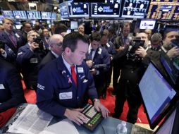 Wall Street marcó su tercer récord consecutivo y subió 56.26 puntos. AP /