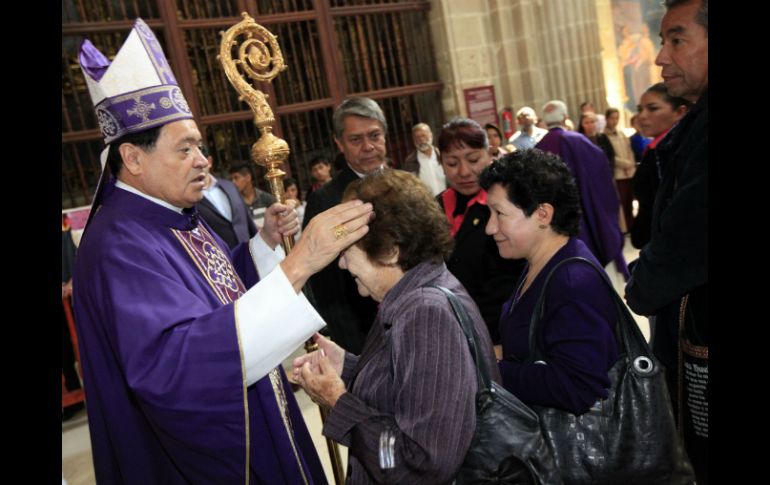 Norberto Rivera oficia la homilía dominical en la Catedral Metropolitana. NTX /