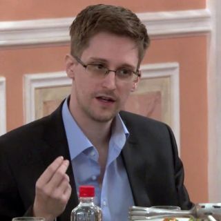 Snowden dice que aceptaría asilo en Brasil