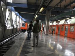 El metro sufrió un incremento de dos pesos en el costo del pasaje y esto se vio en los resultados presentados. ARCHIVO /