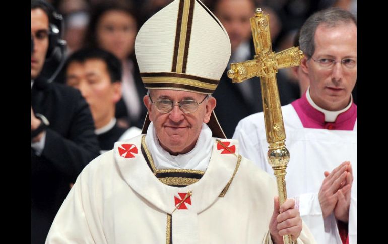 Antes de la Misa de Gallo, El Papa encenderá el Cirio de la Paz y rezará por la paz del mundo. ARCHIVO /