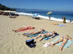 Turistas gastan desde servicios de tintorería, supermercados, pequeños restaurantes y bares, lo que mejora el ingreso al destino. ARCHIVO /