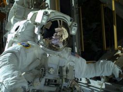 Hasta ahora la NASA sólo ha realizado una caminata espacial de Nochebuena, durante una misión de reparación del Telescopio Hubble. ARCHIVO /