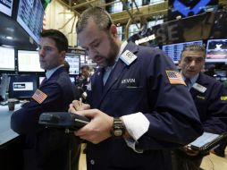 La jornada accionaria se vio marcada por los buenos resultados de la informática Apple. AP /