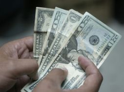 El dólar bajó en su cotización con respecto a la última jornada cambiaria. ARCHIVO /